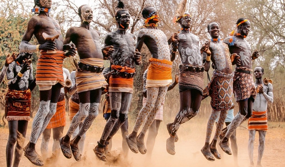 African Tribal Men Nude son kitchen