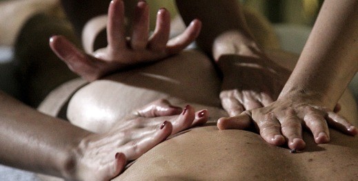 4 Hands Erotic Massage bella penetrada