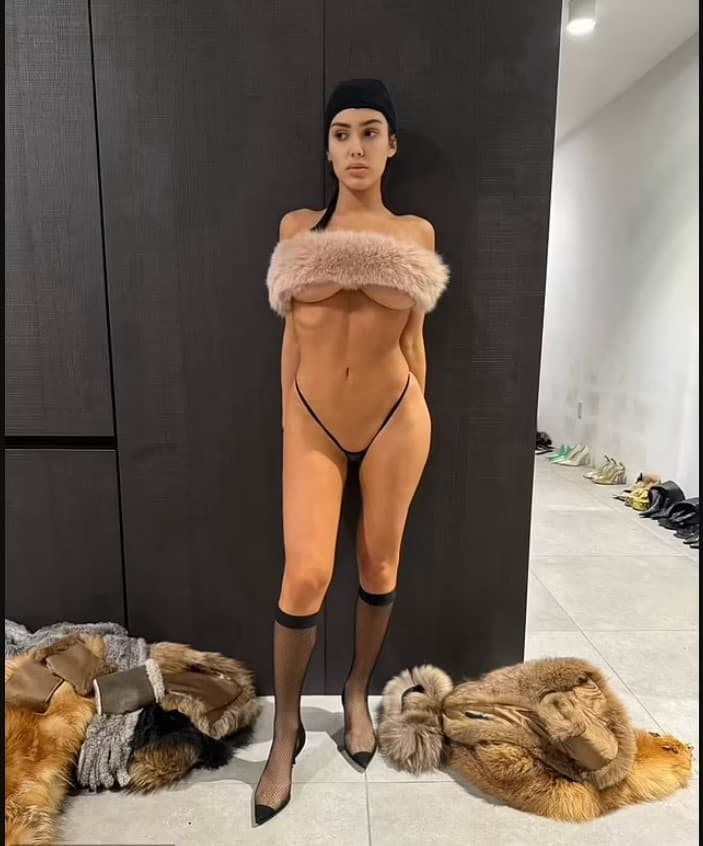 angel dimas recommends Kim Kardashian Look Alike Naked