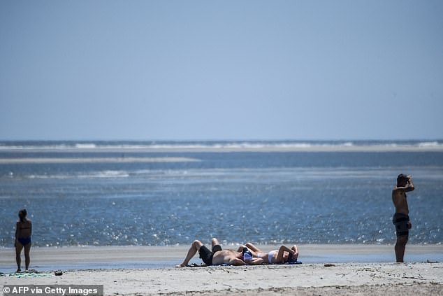 Best of Women masturbating at the beach