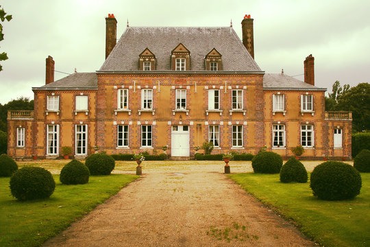 amy deboeuf recommends the english mansion pic