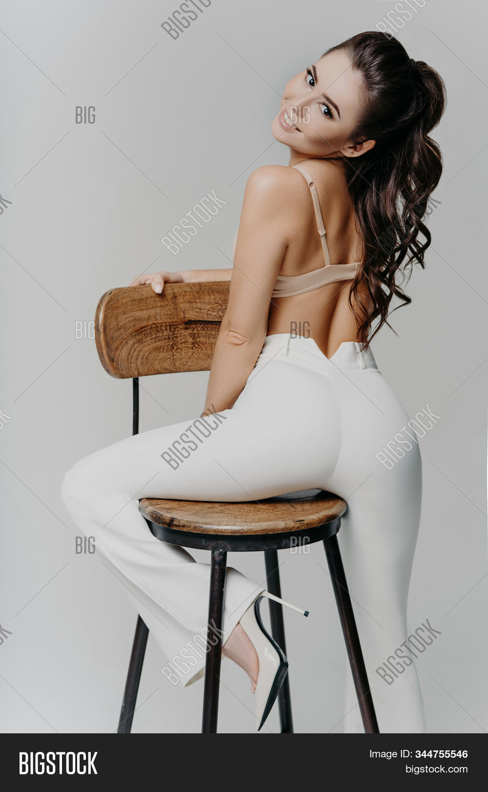 amy bozeman recommends Sexy Poses On A Chair