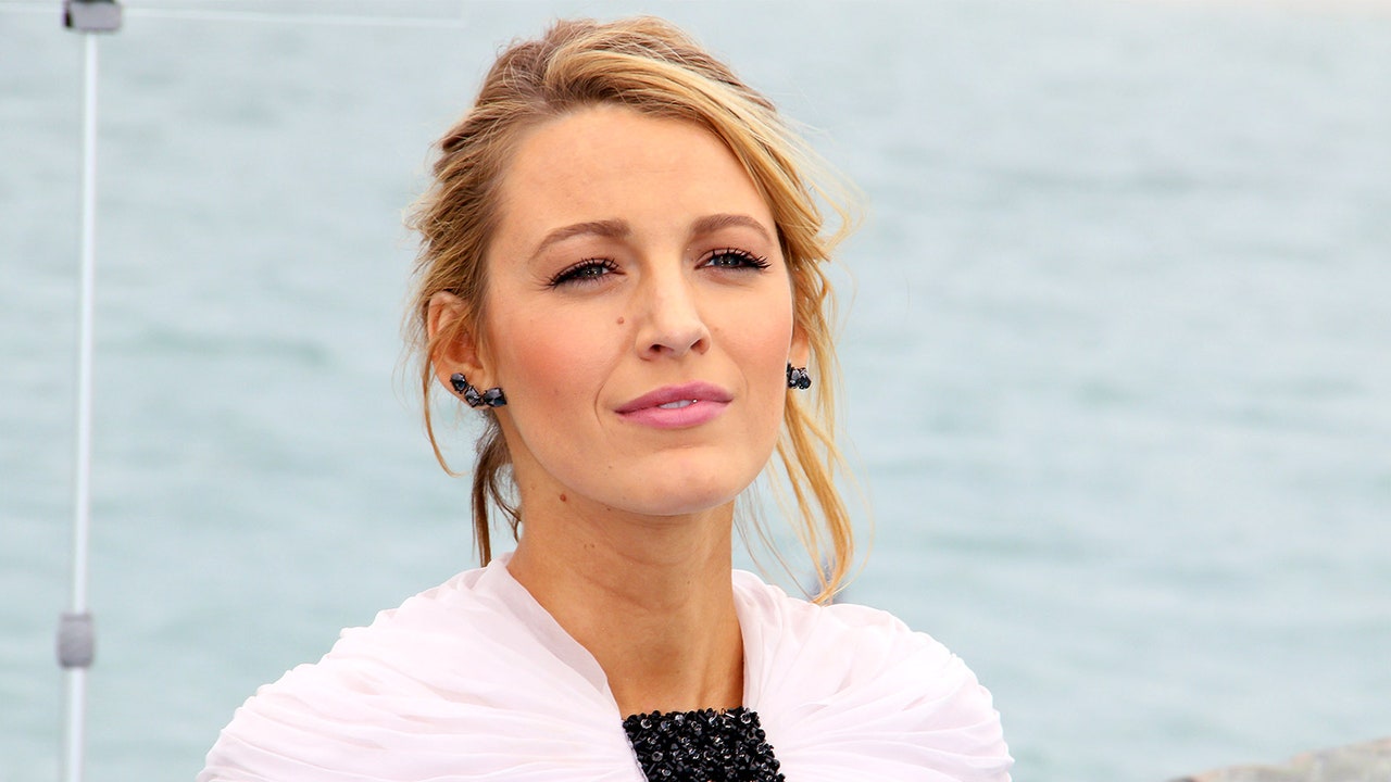 dan kalinowski recommends blake lively naked images pic