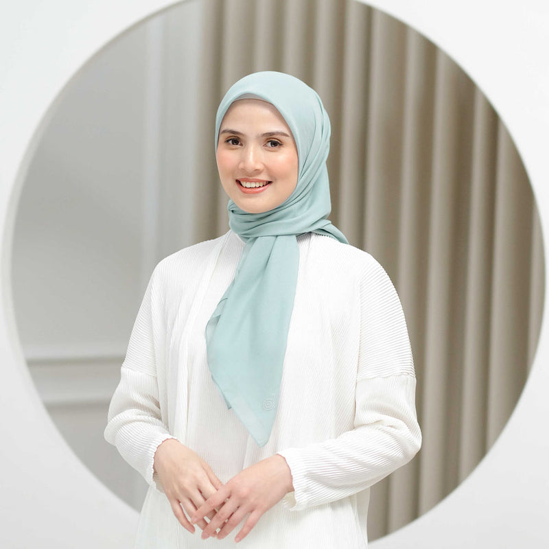 caroline trulsson recommends Liza Hijabi