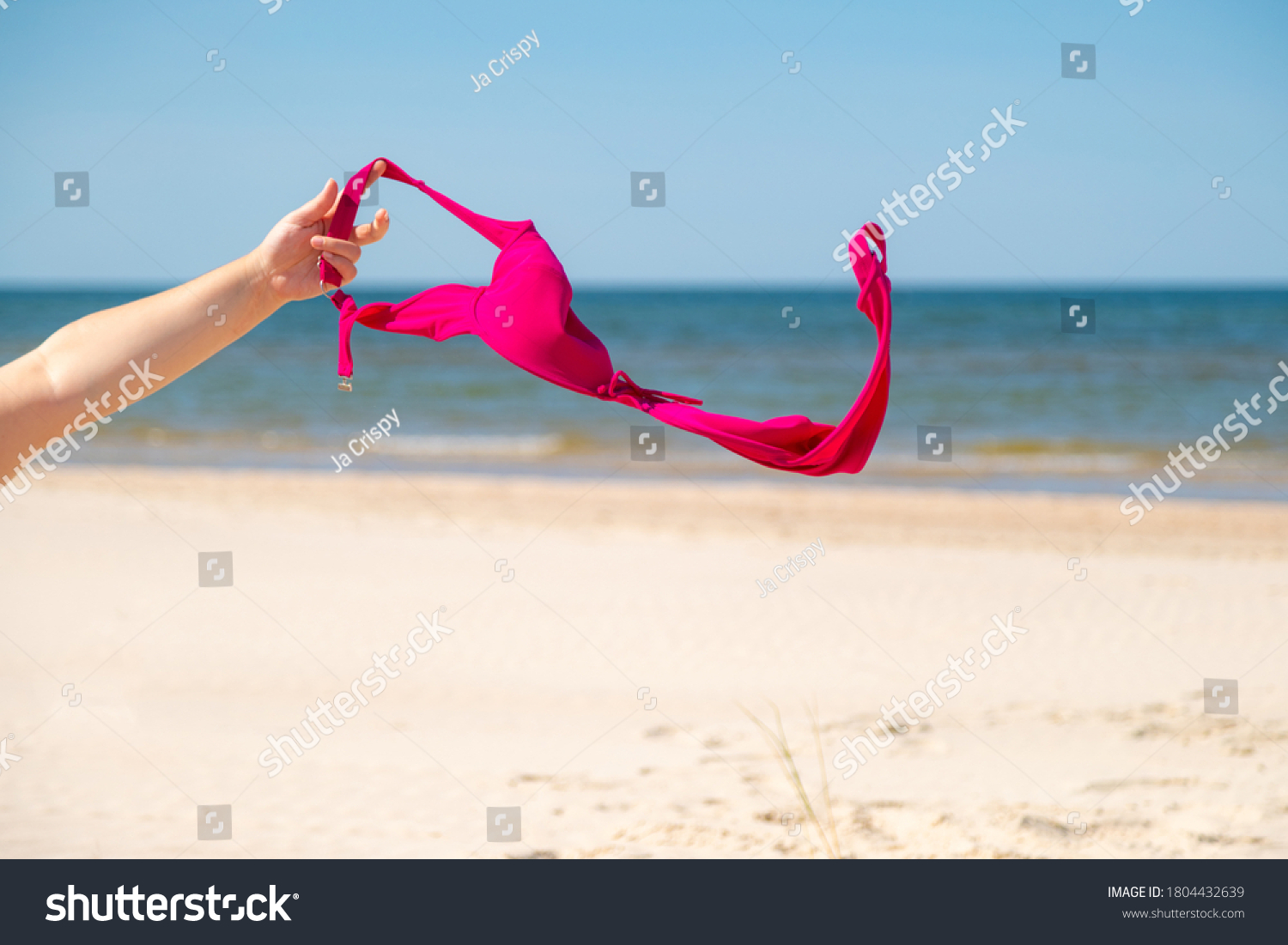 Female Beach Nude lkiqloo thumb