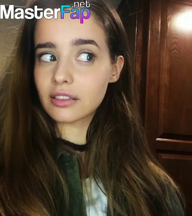 barry flowers recommends holly earl nude pic