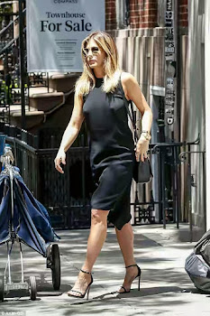 cindy weyers recommends jennifer aniston no bra pic