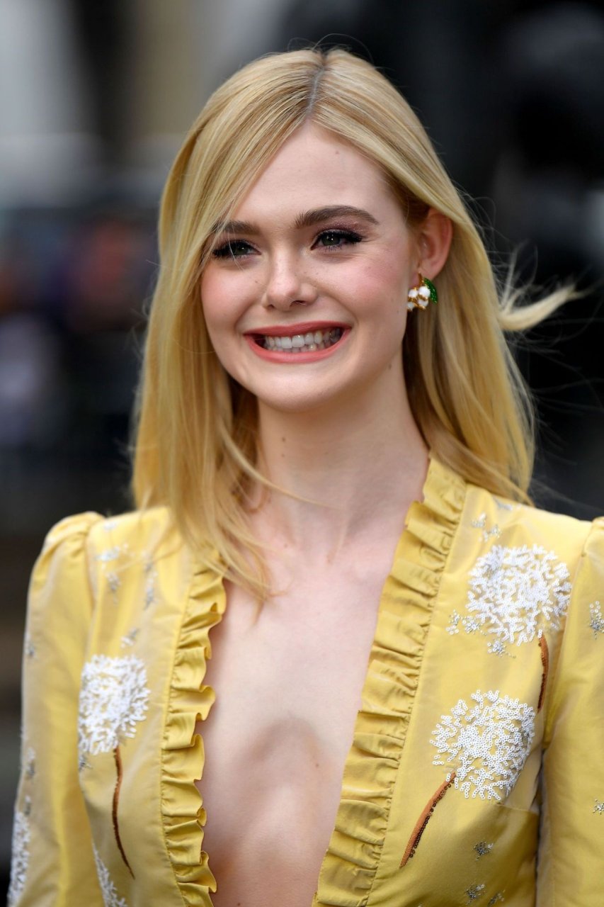 elle fanning nipple