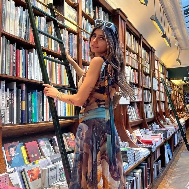 abu shadat recommends Mia Khalifa Library