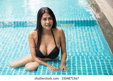 asian big tits pool