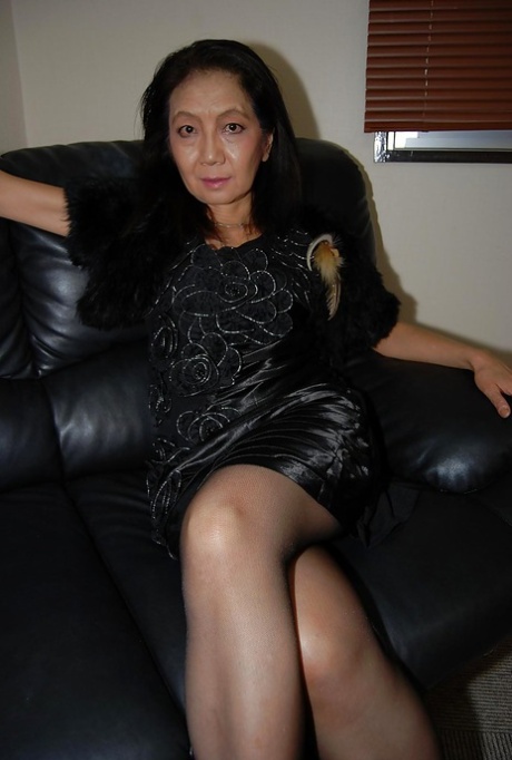 carolyn barnhouse recommends asian milf pantyhose pic