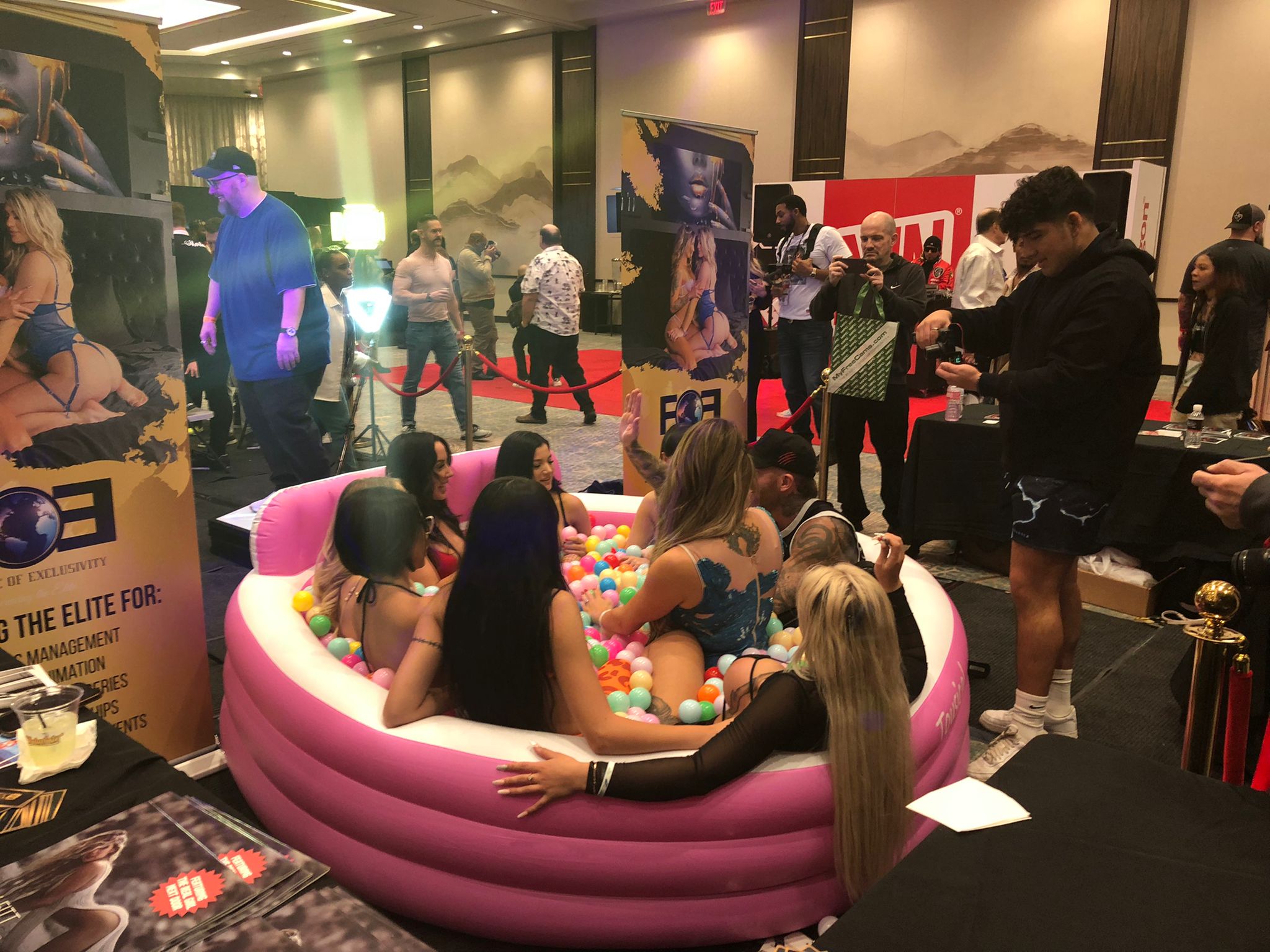 bianca leach add vegas porn convention photo