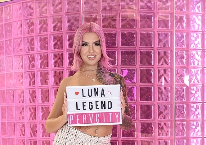 danny howerton recommends luna legend pervcity pic