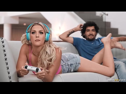 alex gollan recommends Gamer Girl Goes For The Better Dick