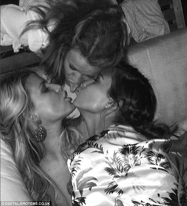 claudia woodruff add 3 way kiss photo