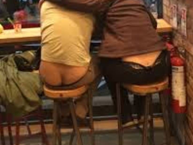 buttcrack showing