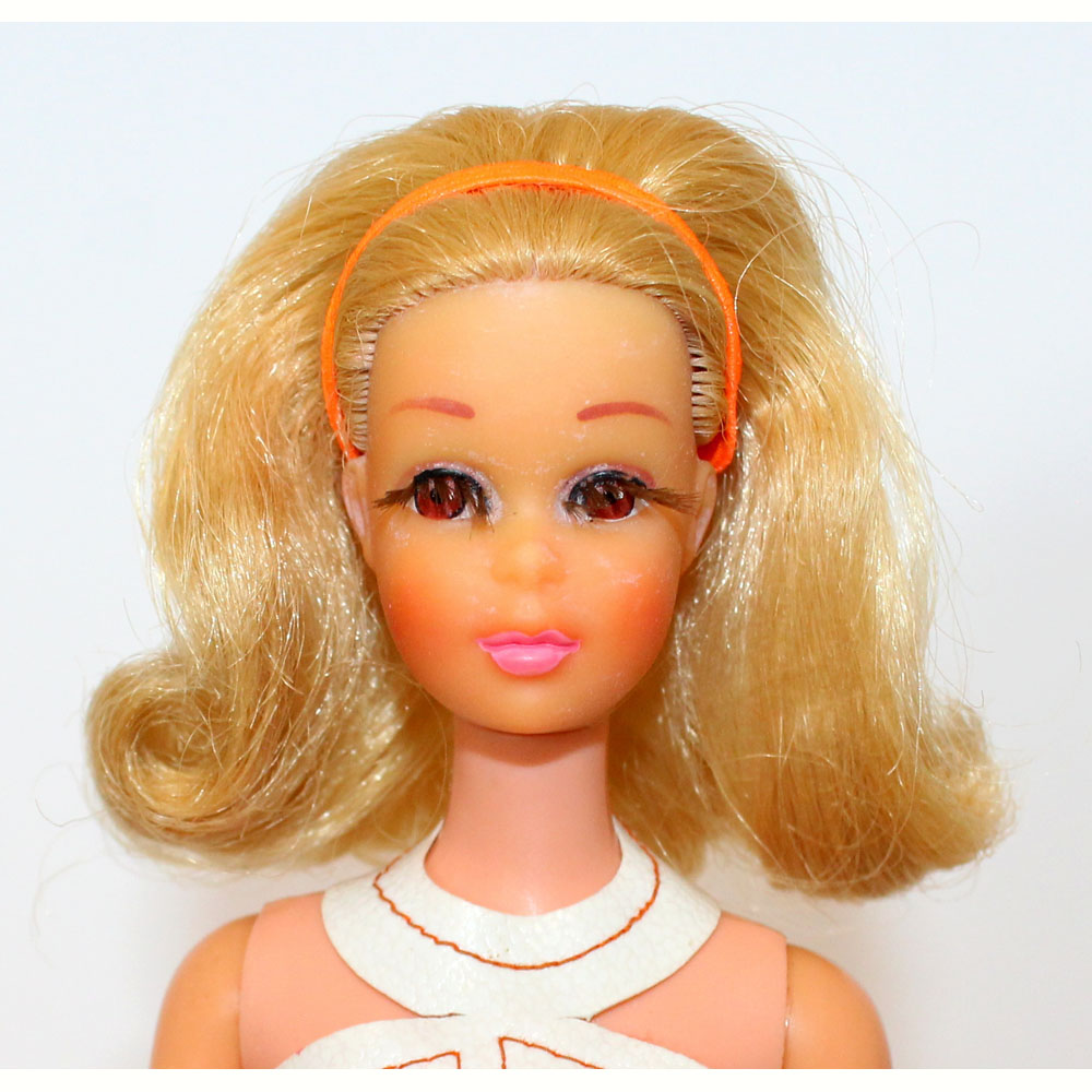 Best of Blonde barbie with bangs