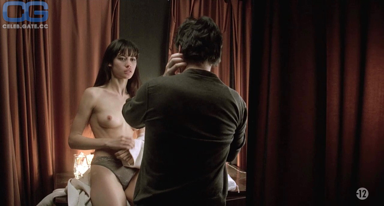 Olga Kurylenko Nud boob bang