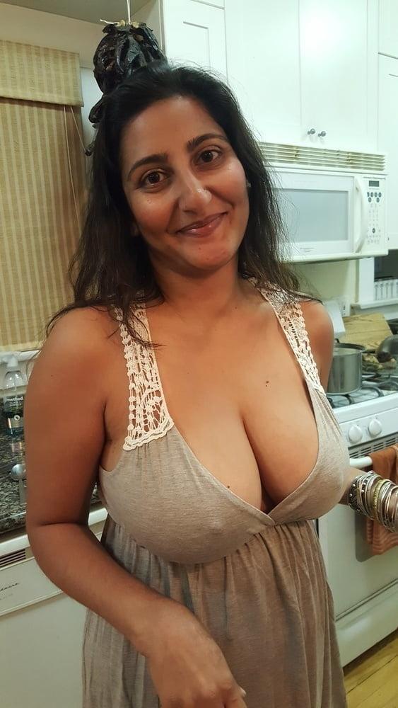 ambreen sultan share sexy milf indian photos