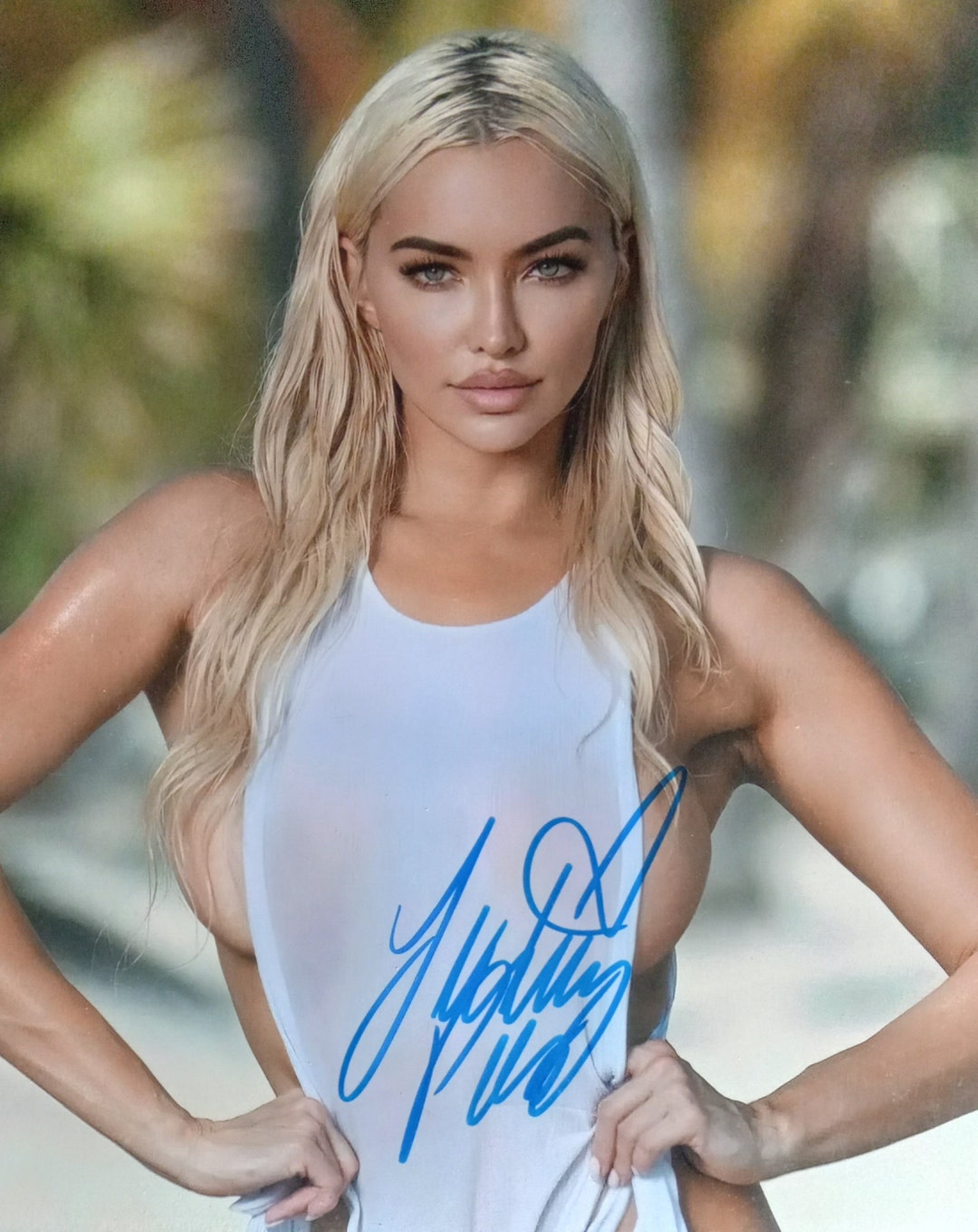 diana geiger recommends lindsey pelas nip slip pic