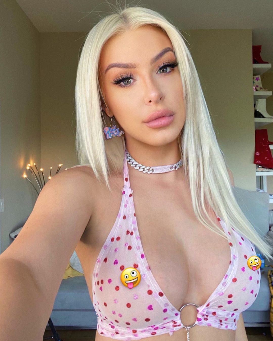 Tana Mongeau Tits ladies shaved