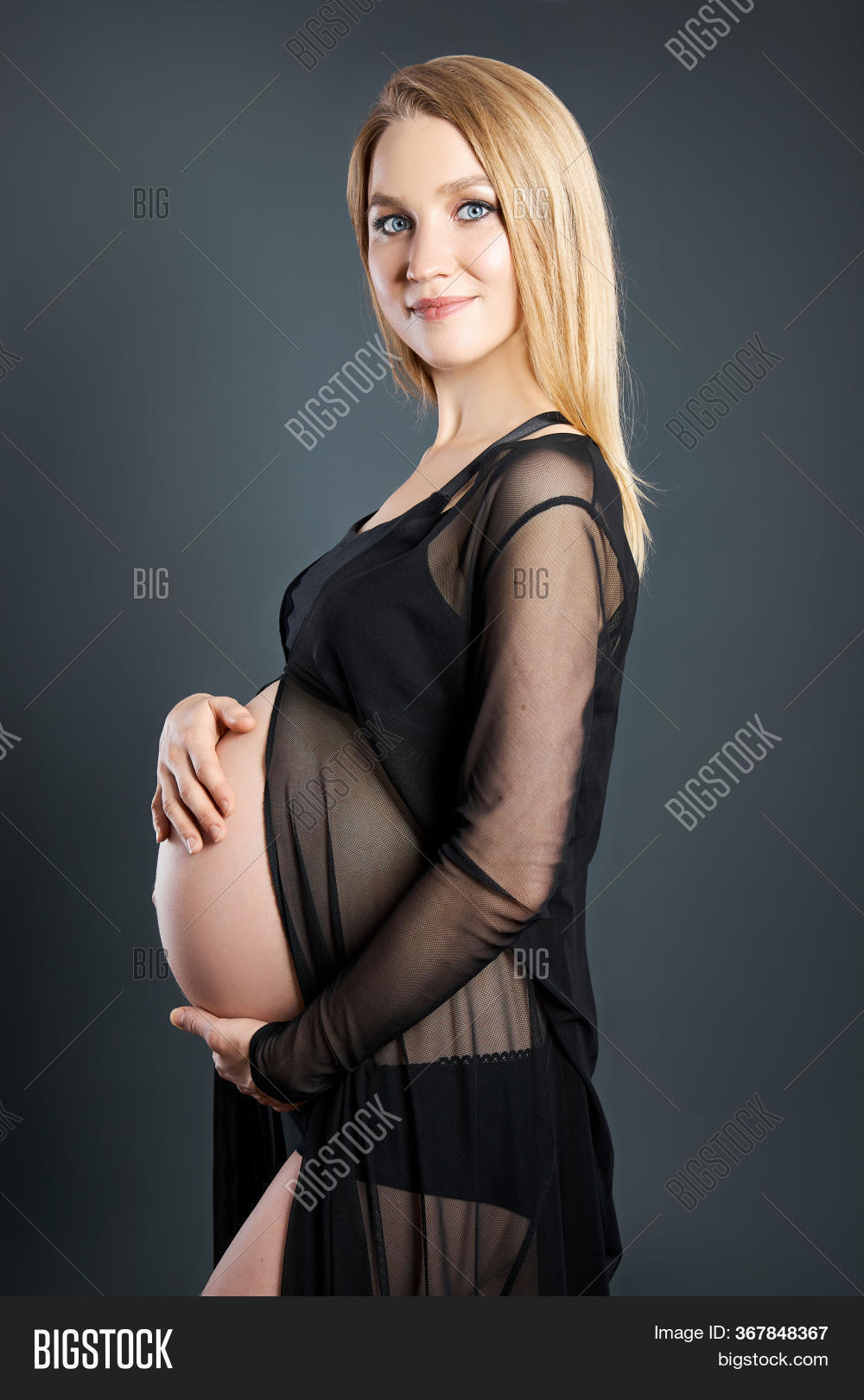 amanda crump add photo pregnant blonde woman