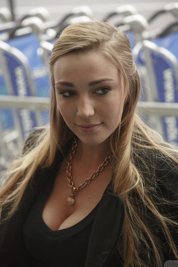 Kendra Sunderland Flash un spio