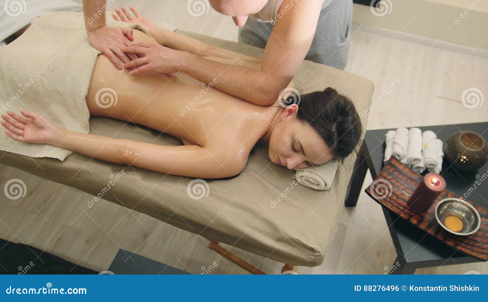 massage nude woman