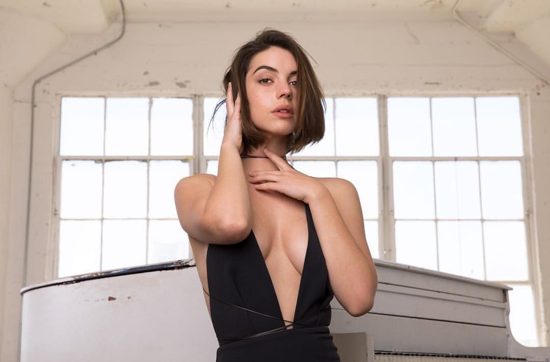 brooke sundale recommends Adelaide Kane Sexy