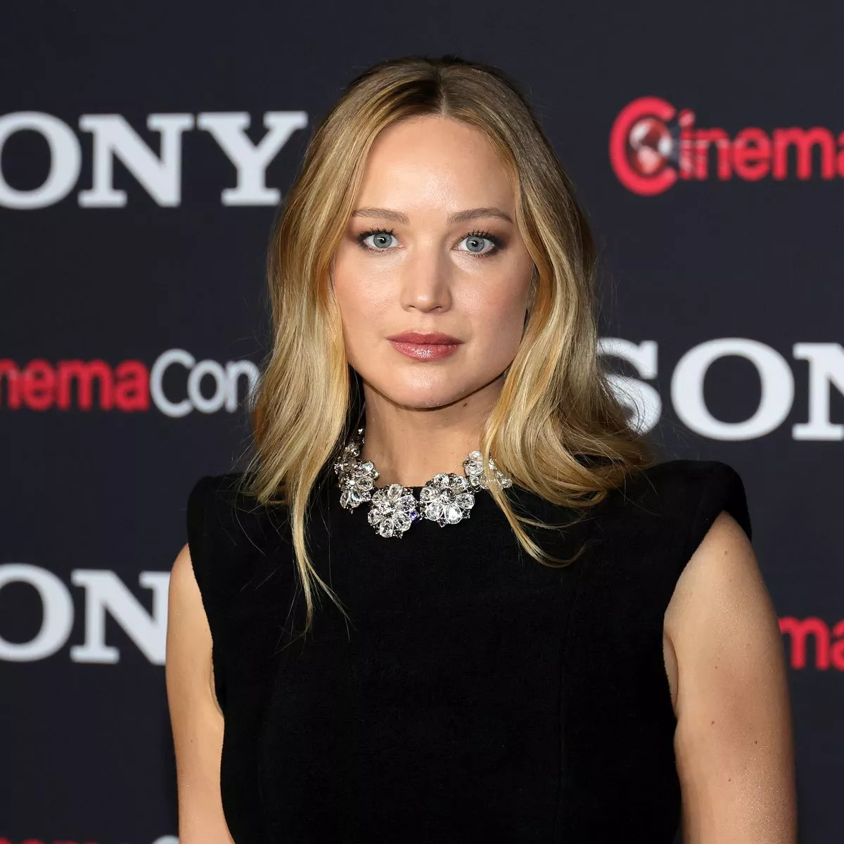 dave lembke recommends Jennifer Lawrence Full Frontal Nude