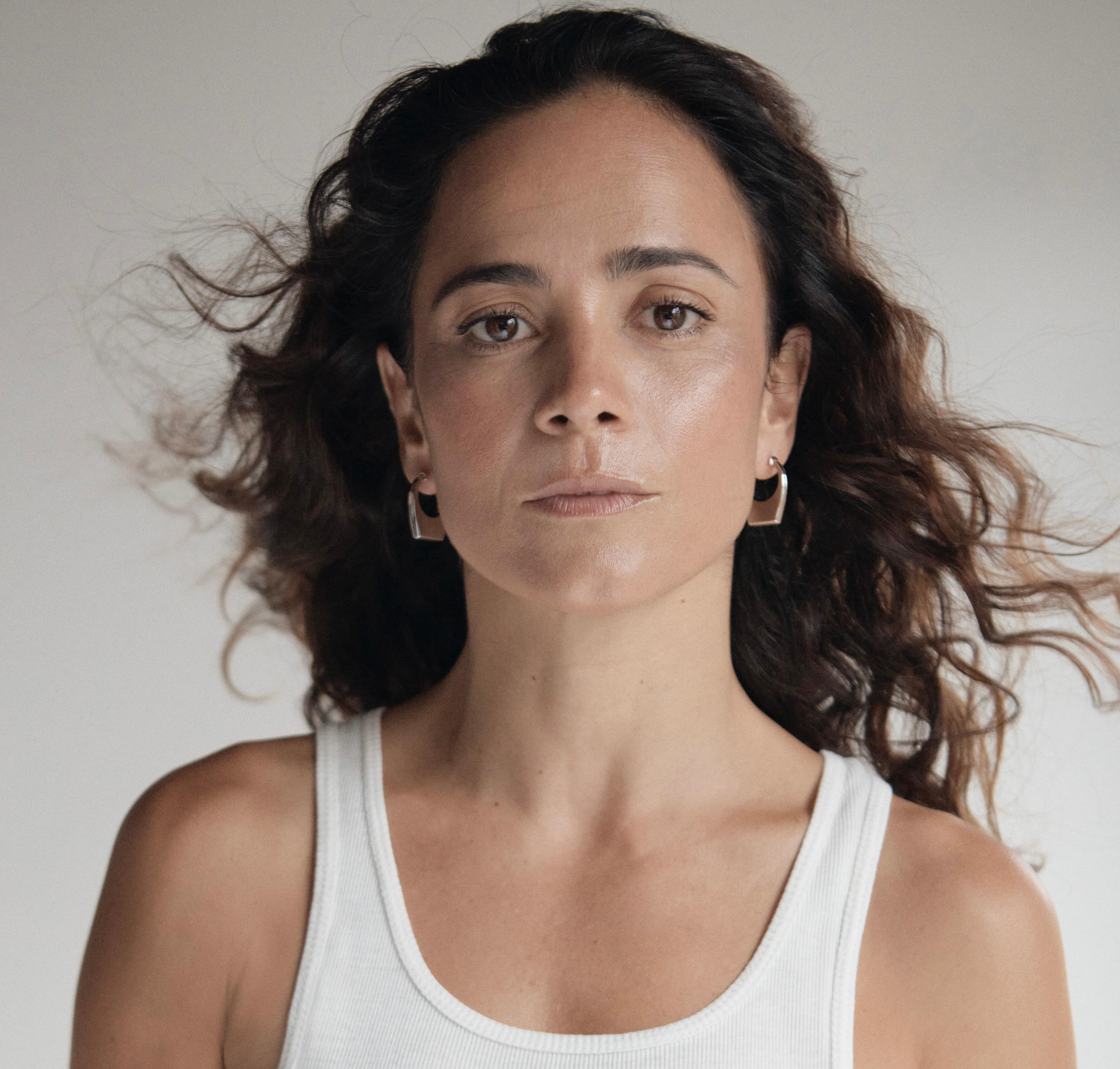 andrew eisentrout recommends Alice Braga Hot