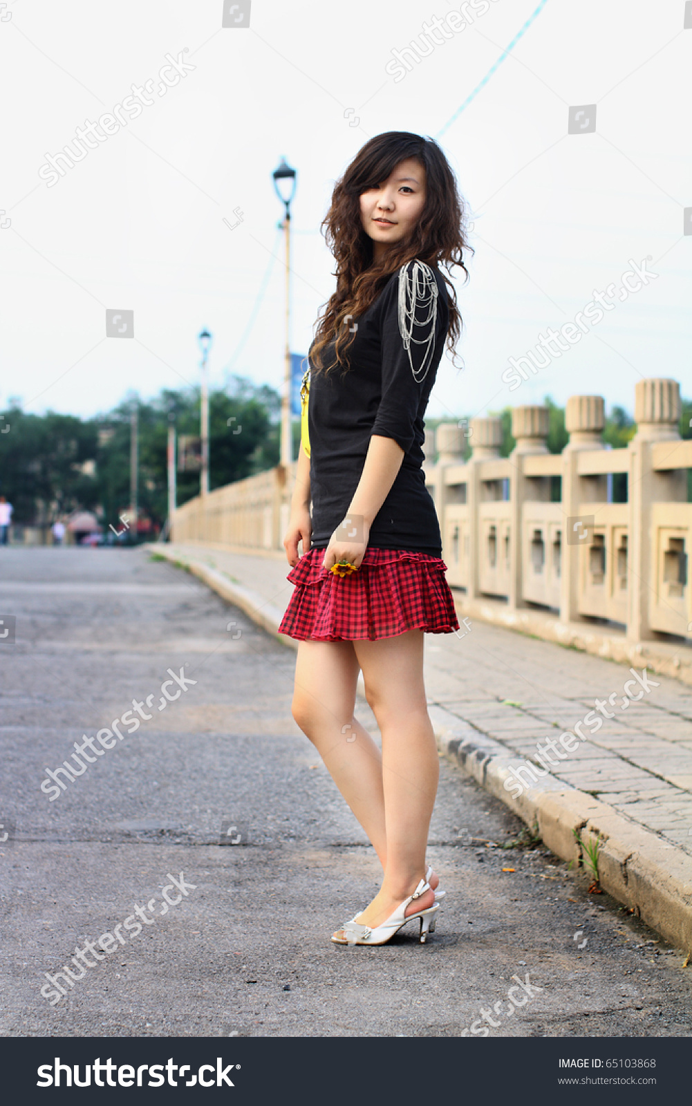 asians in skirts