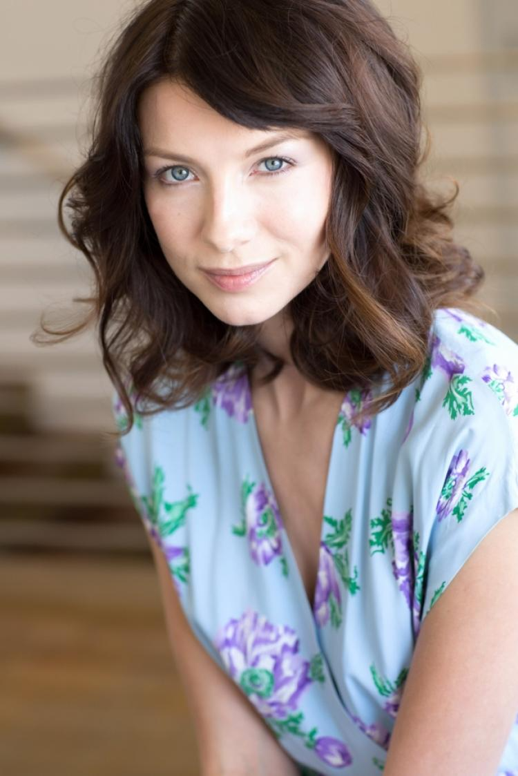 Caitriona Balfe Sexy casa sola