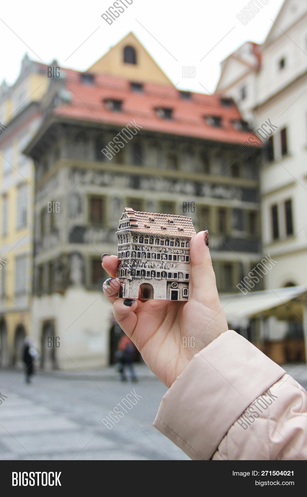 aaron cruise share czech streets real photos