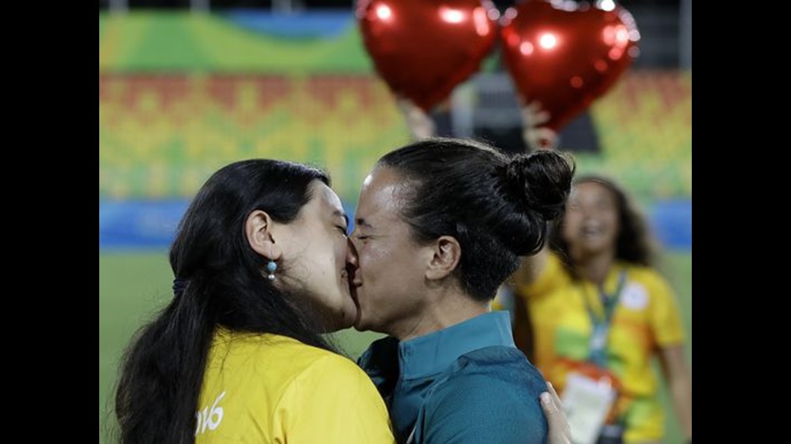 amy barnhill recommends brazil lesbian deep kissing pic