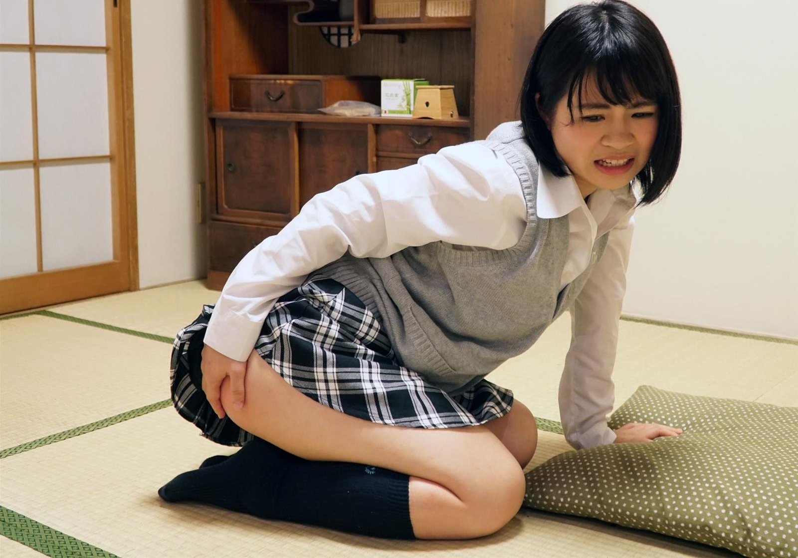 darrin wilcox recommends japanese handspanking pic