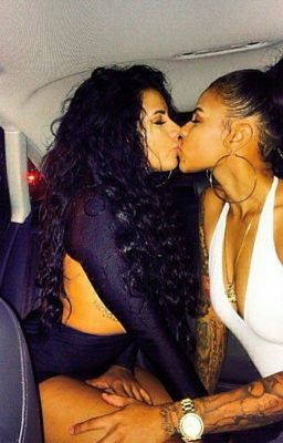 craig kittelson recommends ebony lesbians tongue kissing pic