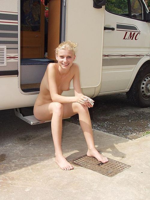 beth dutton naked