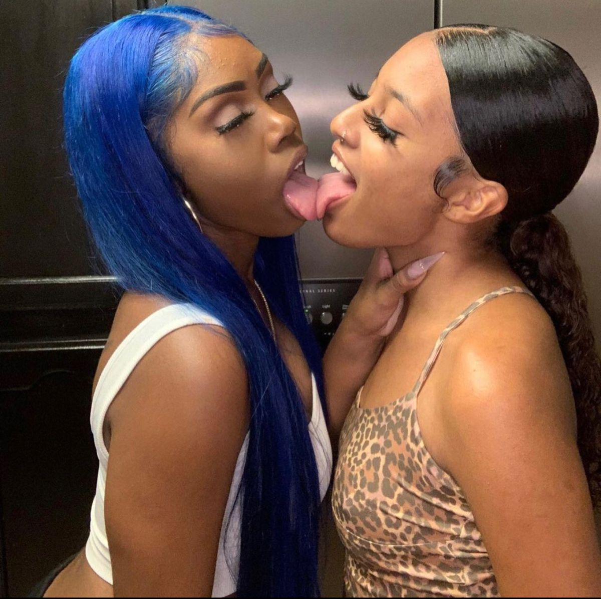 din law share ebony lesbians tongue kissing photos