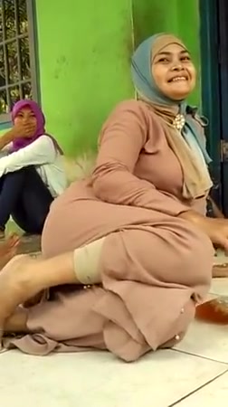 dee dee adams recommends hijab feet porn pic