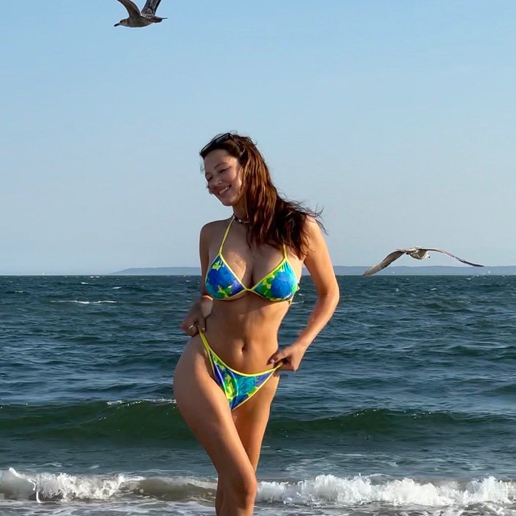 alex stratos recommends isabel may bikini pic