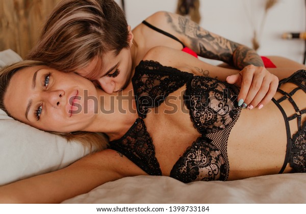 ashley kay duncan recommends Lesbians In Panties Kissing