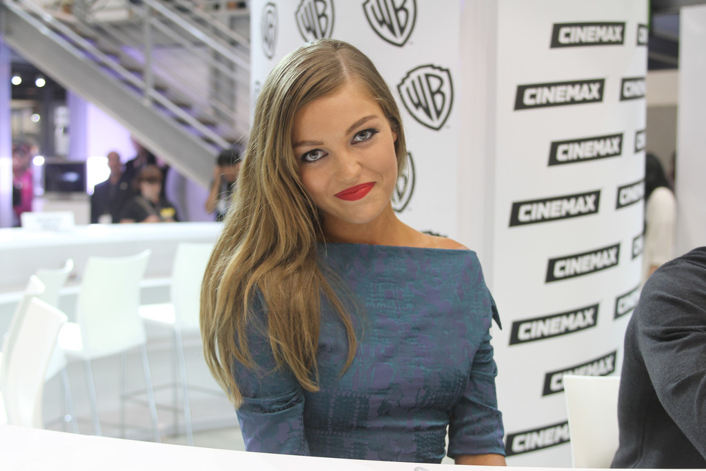 Lili Simmons Sexy service gallery