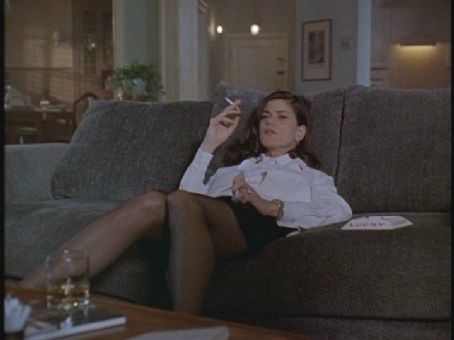 linda fiorentino legs