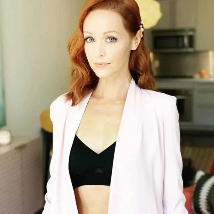 Lindy Booth Bikini mother ep