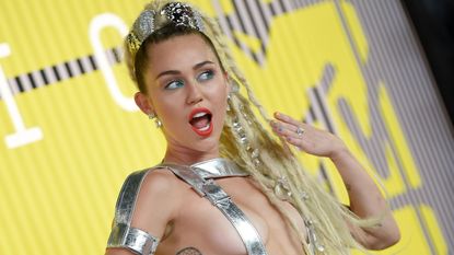 courtney cousins recommends Miley Cyrus Naked On Stage