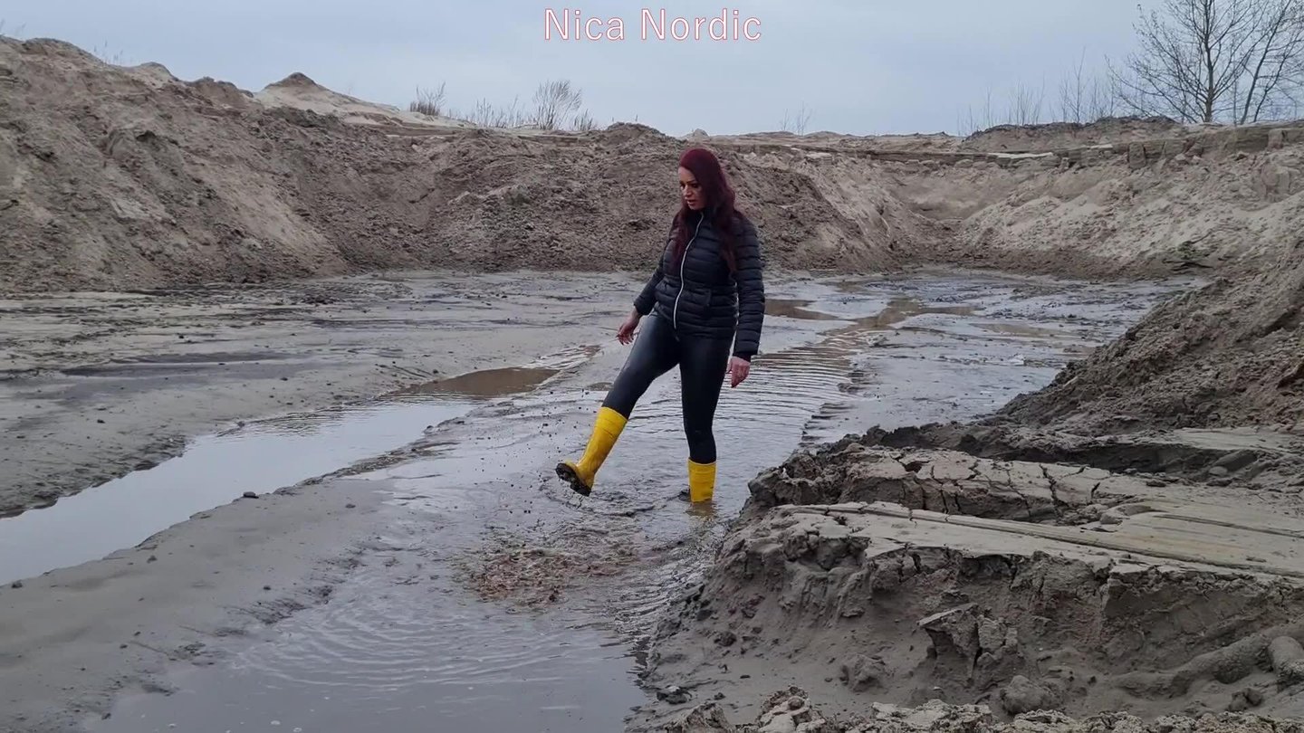 Milf In Mud photos video