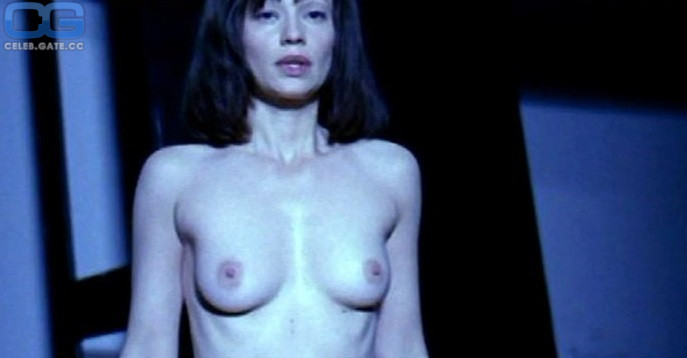 Samantha Mathis Naked lee tits