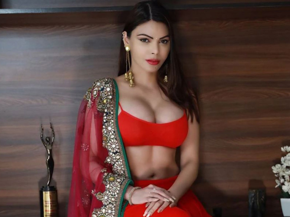 Sherlyn Chopra Playboy Nude injection video