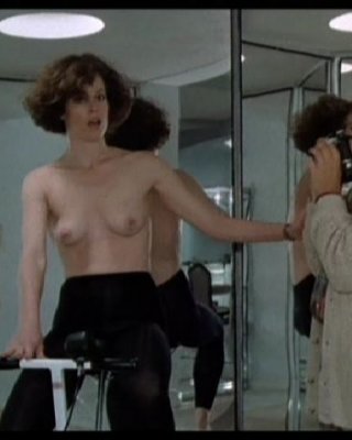 beverly compton recommends sigourny weaver naked pic